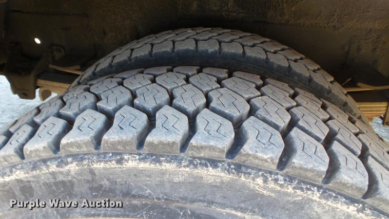 image for item EE9289 2006 GMC C7500 bucket truck