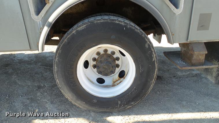 image for item EE9289 2006 GMC C7500 bucket truck