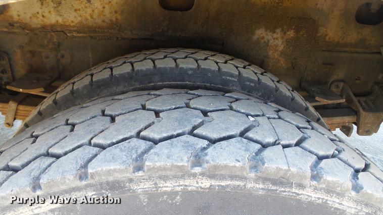 image for item EE9289 2006 GMC C7500 bucket truck