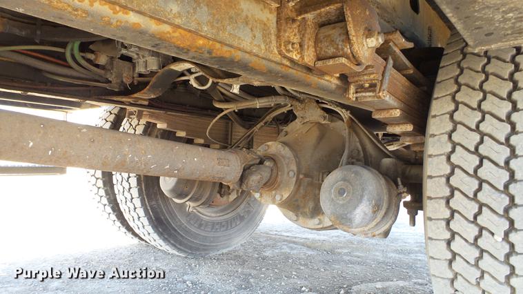 image for item EE9289 2006 GMC C7500 bucket truck