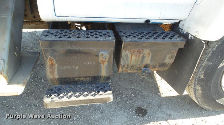 image for item EE9289 2006 GMC C7500 bucket truck