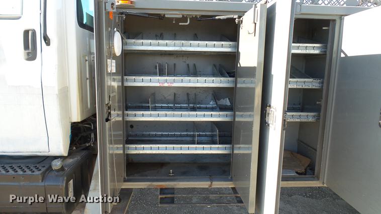 image for item EE9289 2006 GMC C7500 bucket truck