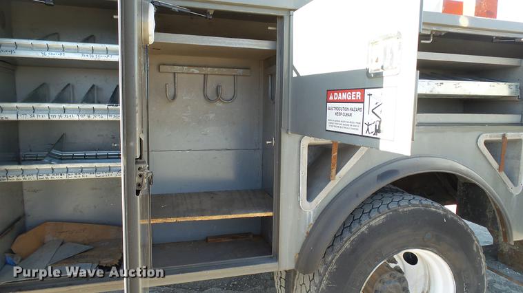 image for item EE9289 2006 GMC C7500 bucket truck