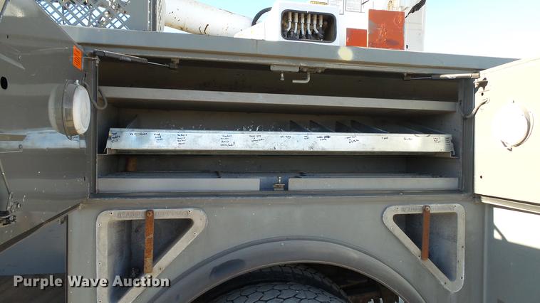 image for item EE9289 2006 GMC C7500 bucket truck