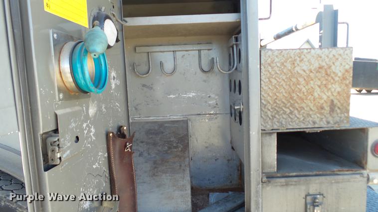 image for item EE9289 2006 GMC C7500 bucket truck