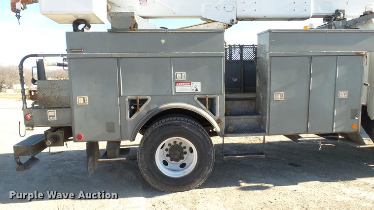 image for item EE9289 2006 GMC C7500 bucket truck