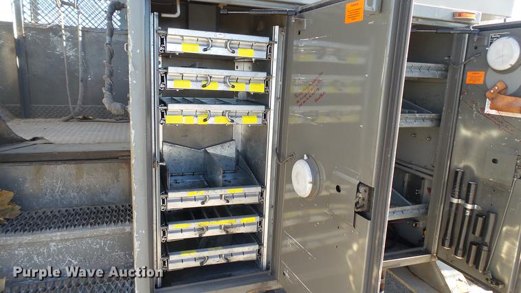 image for item EE9289 2006 GMC C7500 bucket truck