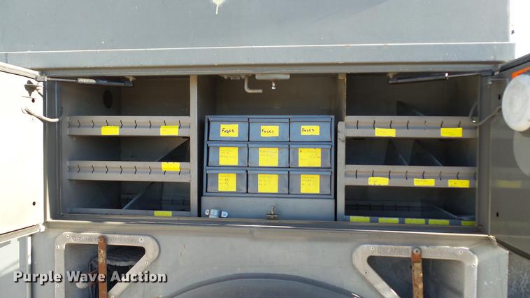 image for item EE9289 2006 GMC C7500 bucket truck