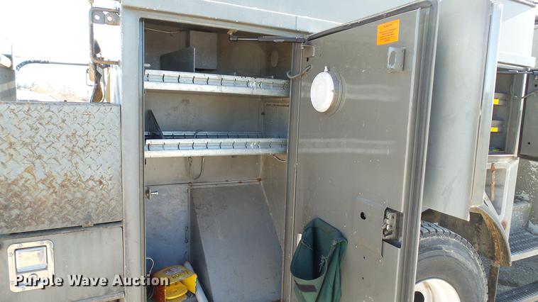 image for item EE9289 2006 GMC C7500 bucket truck