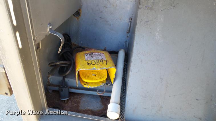 image for item EE9289 2006 GMC C7500 bucket truck