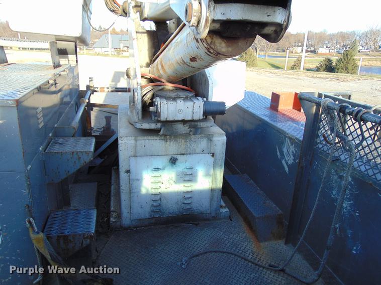 image for item EE9289 2006 GMC C7500 bucket truck