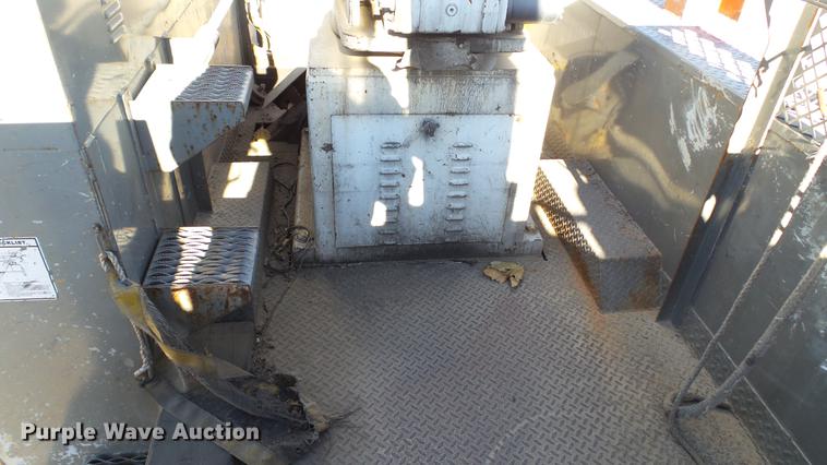 image for item EE9289 2006 GMC C7500 bucket truck