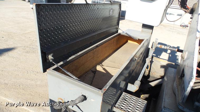 image for item EE9289 2006 GMC C7500 bucket truck