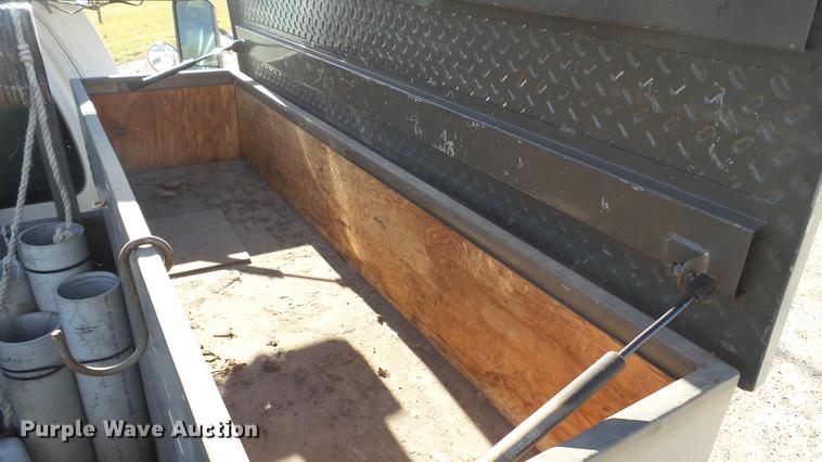 image for item EE9289 2006 GMC C7500 bucket truck