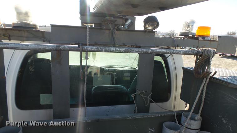 image for item EE9289 2006 GMC C7500 bucket truck