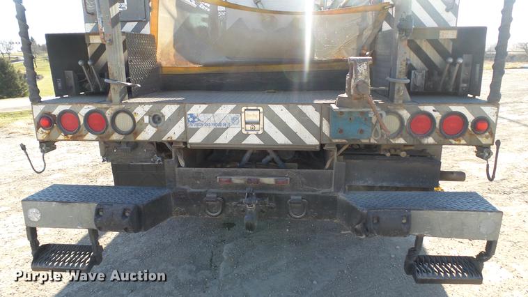 image for item EE9289 2006 GMC C7500 bucket truck
