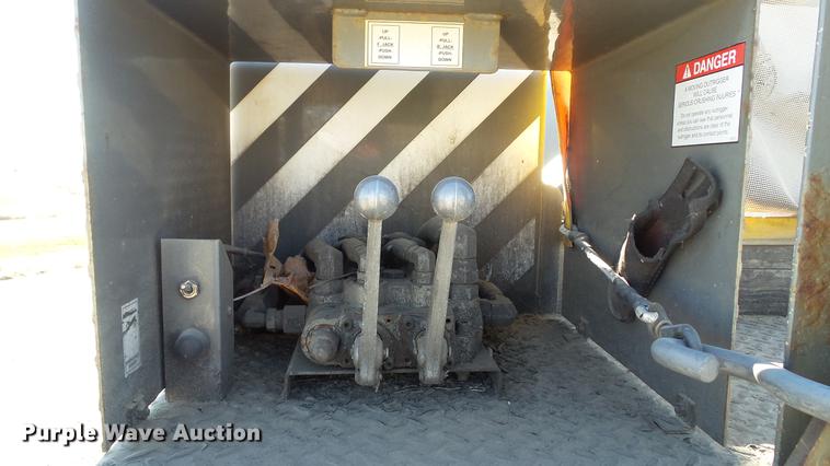 image for item EE9289 2006 GMC C7500 bucket truck