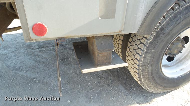 image for item EE9289 2006 GMC C7500 bucket truck