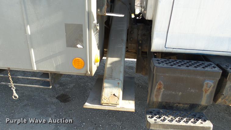 image for item EE9289 2006 GMC C7500 bucket truck