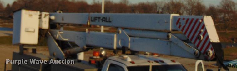 image for item EE9289 2006 GMC C7500 bucket truck