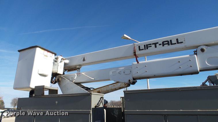 image for item EE9289 2006 GMC C7500 bucket truck