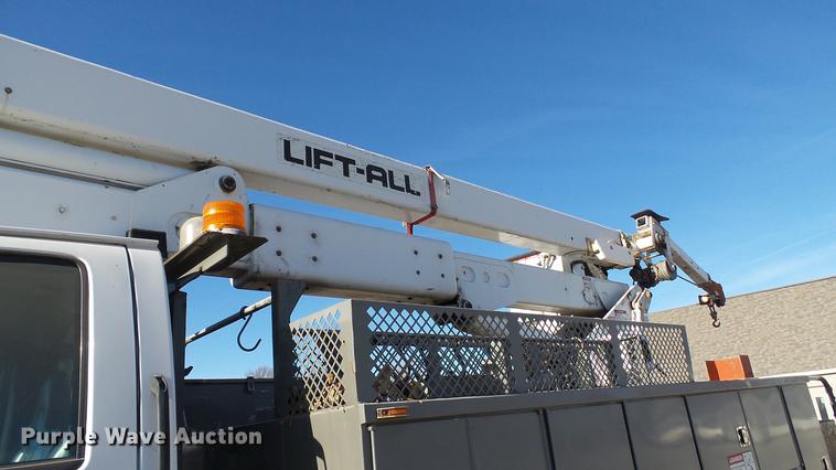 image for item EE9289 2006 GMC C7500 bucket truck