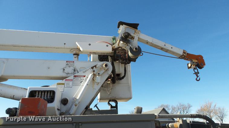 image for item EE9289 2006 GMC C7500 bucket truck