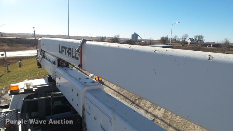 image for item EE9289 2006 GMC C7500 bucket truck