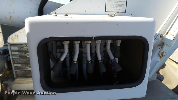 image for item EE9289 2006 GMC C7500 bucket truck