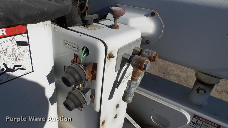 image for item EE9289 2006 GMC C7500 bucket truck