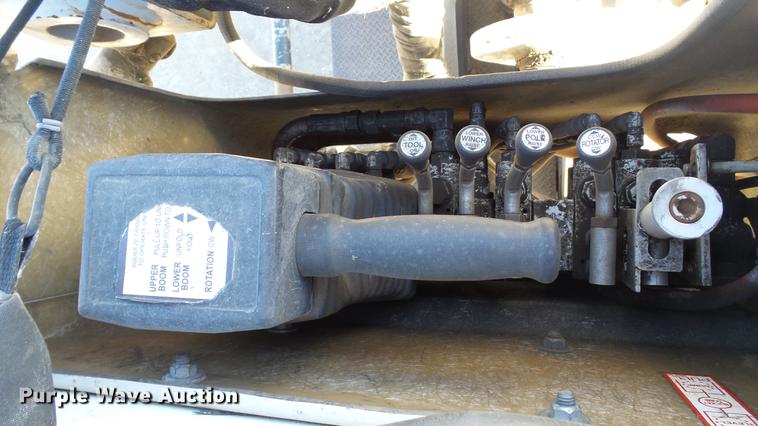 image for item EE9289 2006 GMC C7500 bucket truck