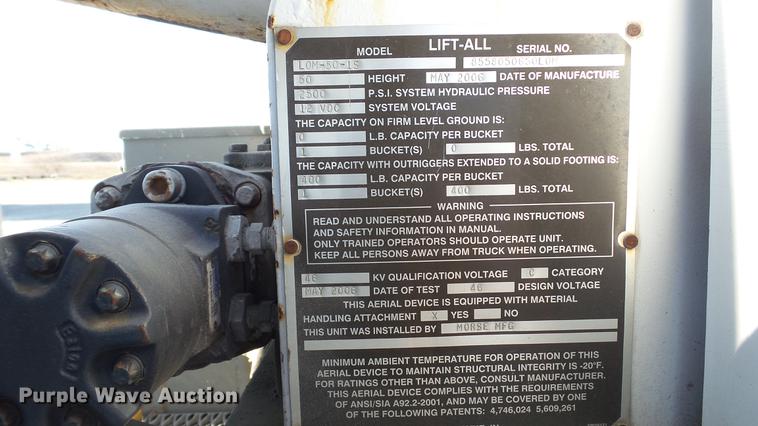 image for item EE9289 2006 GMC C7500 bucket truck