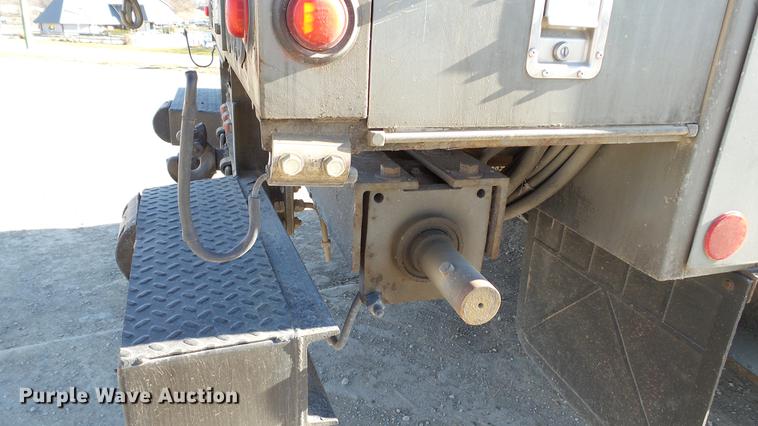 image for item EE9289 2006 GMC C7500 bucket truck