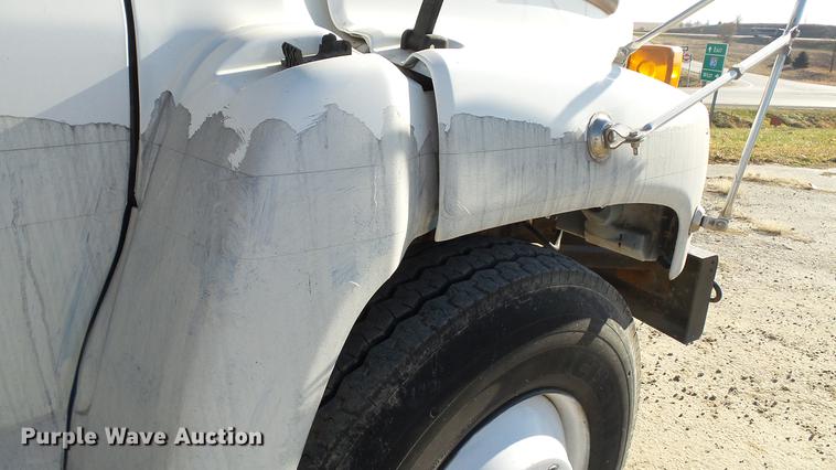 image for item EE9289 2006 GMC C7500 bucket truck