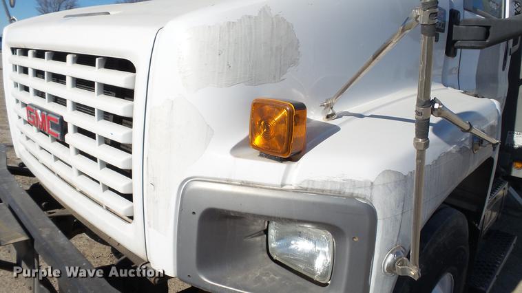 image for item EE9289 2006 GMC C7500 bucket truck