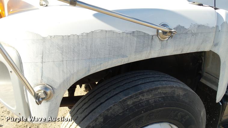 image for item EE9289 2006 GMC C7500 bucket truck