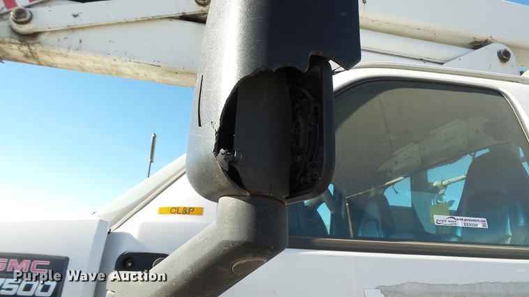 image for item EE9289 2006 GMC C7500 bucket truck