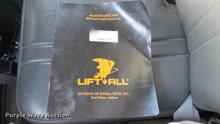 image for item EE9289 2006 GMC C7500 bucket truck