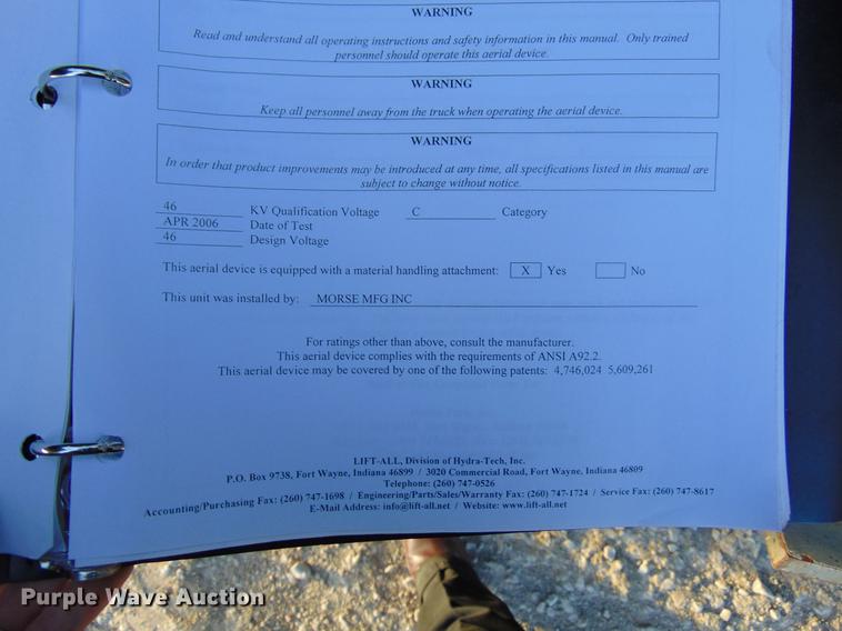 image for item EE9289 2006 GMC C7500 bucket truck