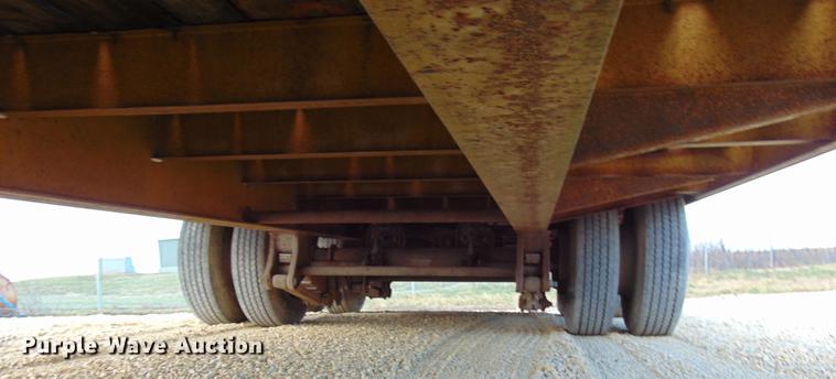 image for item EE9298 1994 Eager Beaver 20HALX equipment trailer