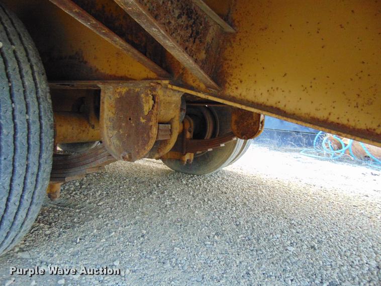 image for item EE9298 1994 Eager Beaver 20HALX equipment trailer