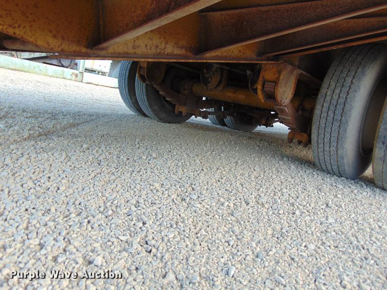 image for item EE9298 1994 Eager Beaver 20HALX equipment trailer