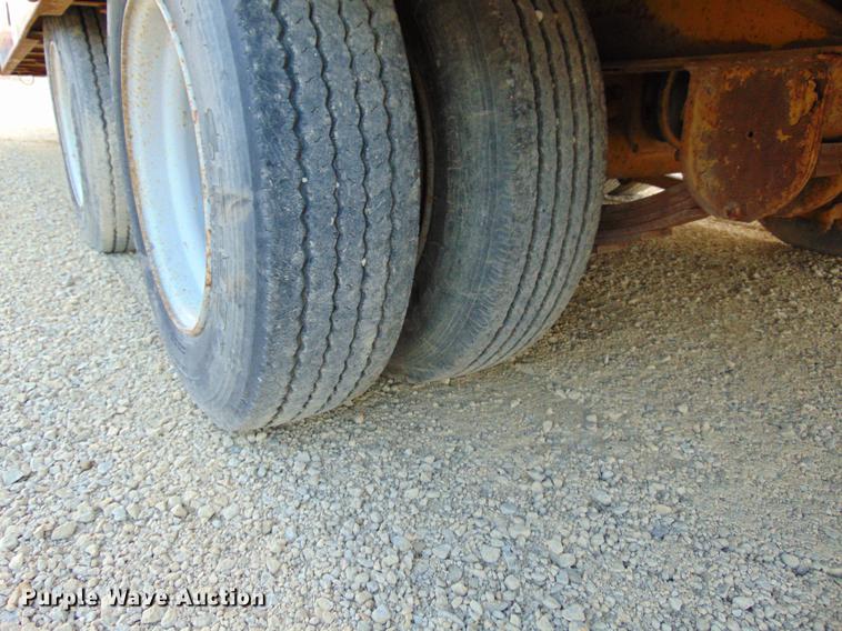 image for item EE9298 1994 Eager Beaver 20HALX equipment trailer