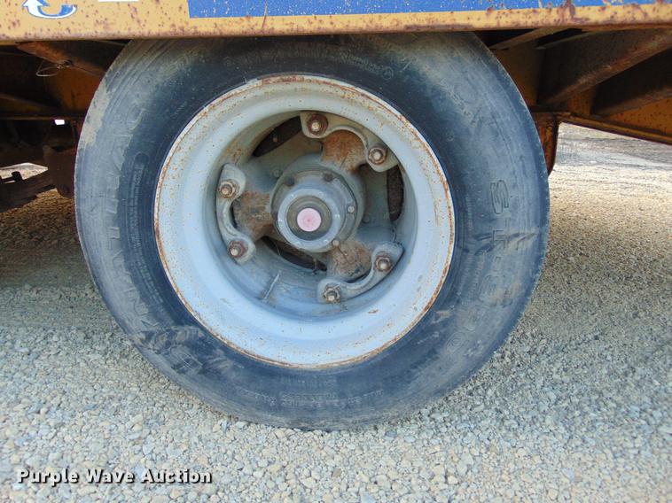 image for item EE9298 1994 Eager Beaver 20HALX equipment trailer