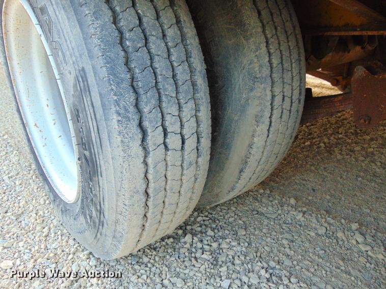 image for item EE9298 1994 Eager Beaver 20HALX equipment trailer