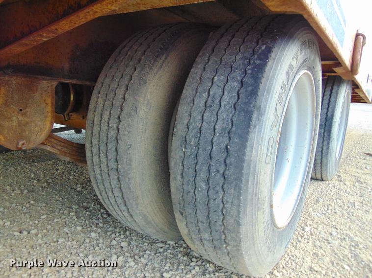 image for item EE9298 1994 Eager Beaver 20HALX equipment trailer