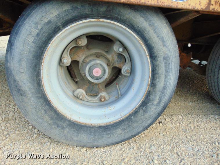 image for item EE9298 1994 Eager Beaver 20HALX equipment trailer