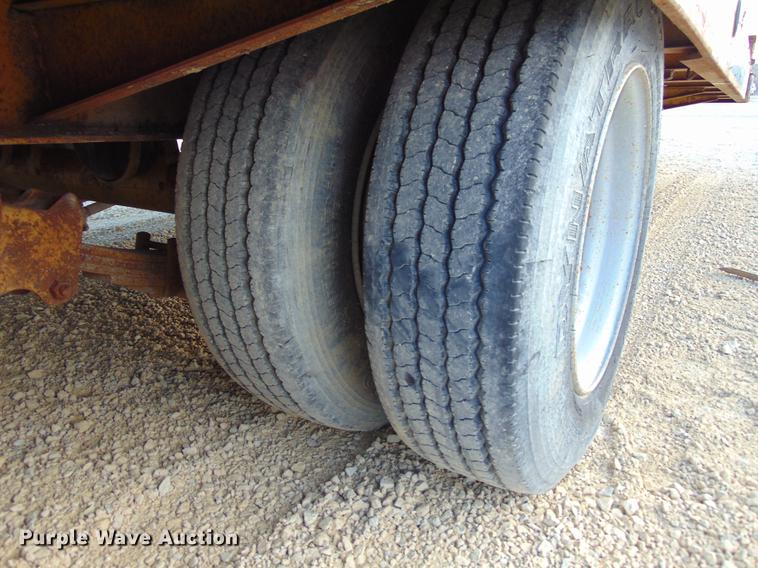 image for item EE9298 1994 Eager Beaver 20HALX equipment trailer