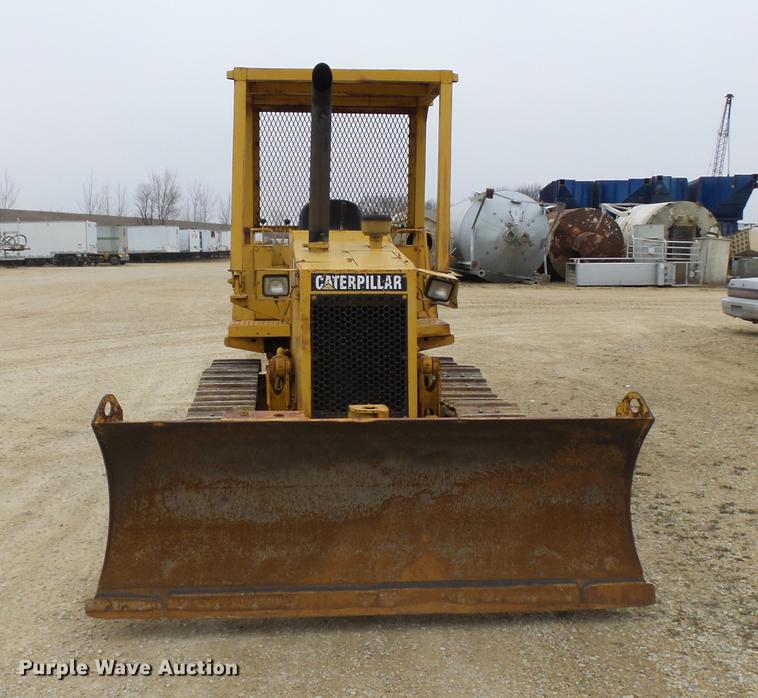 image for item EE9299 1989 Caterpillar D3C dozer
