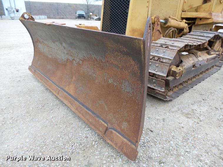 image for item EE9299 1989 Caterpillar D3C dozer